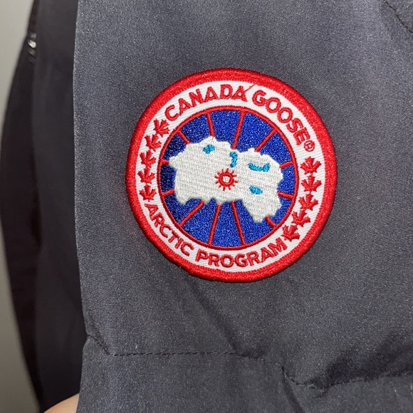 Canada goose shelburne parka - Picture 8 of 9